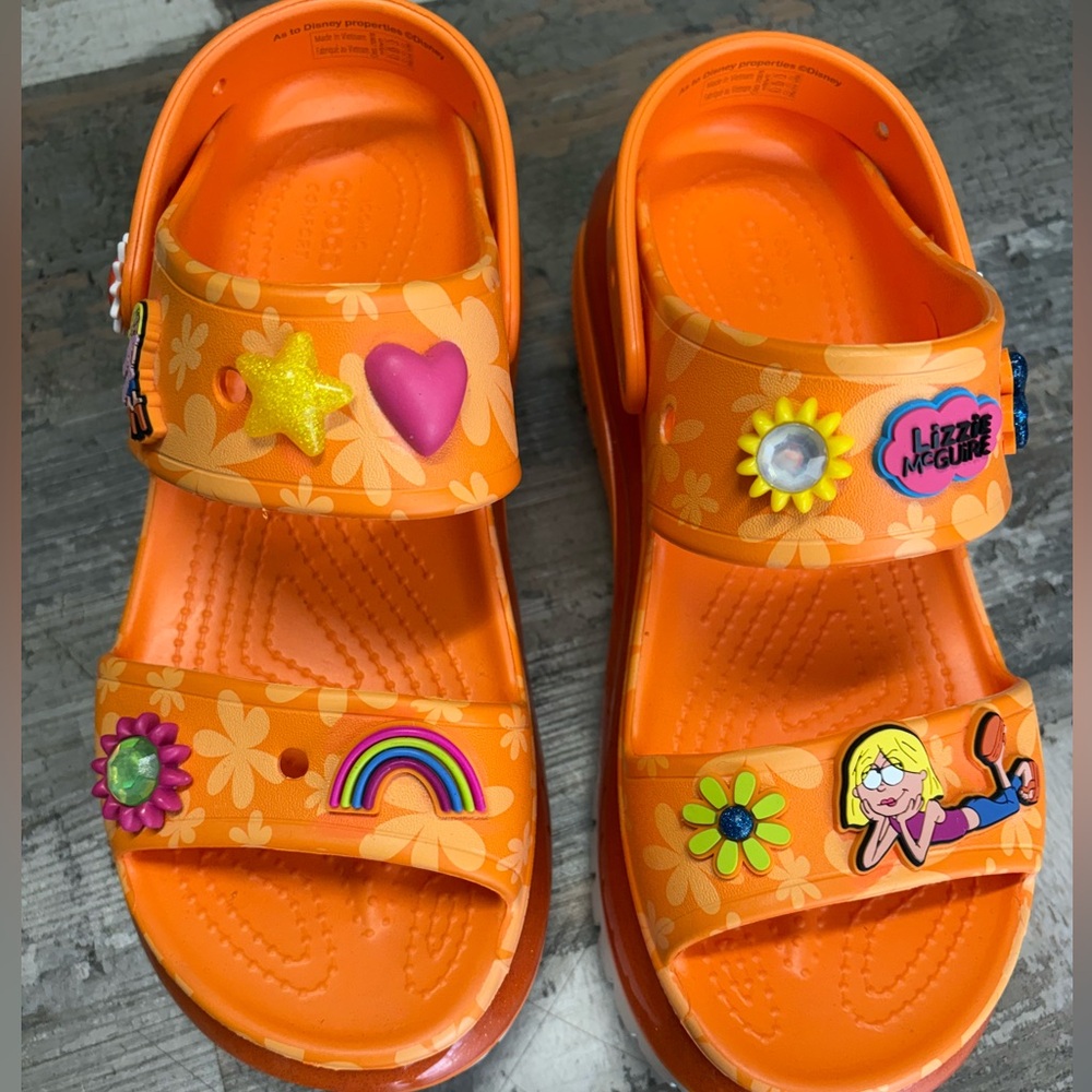 Lizzy McGuire NEW Crocs